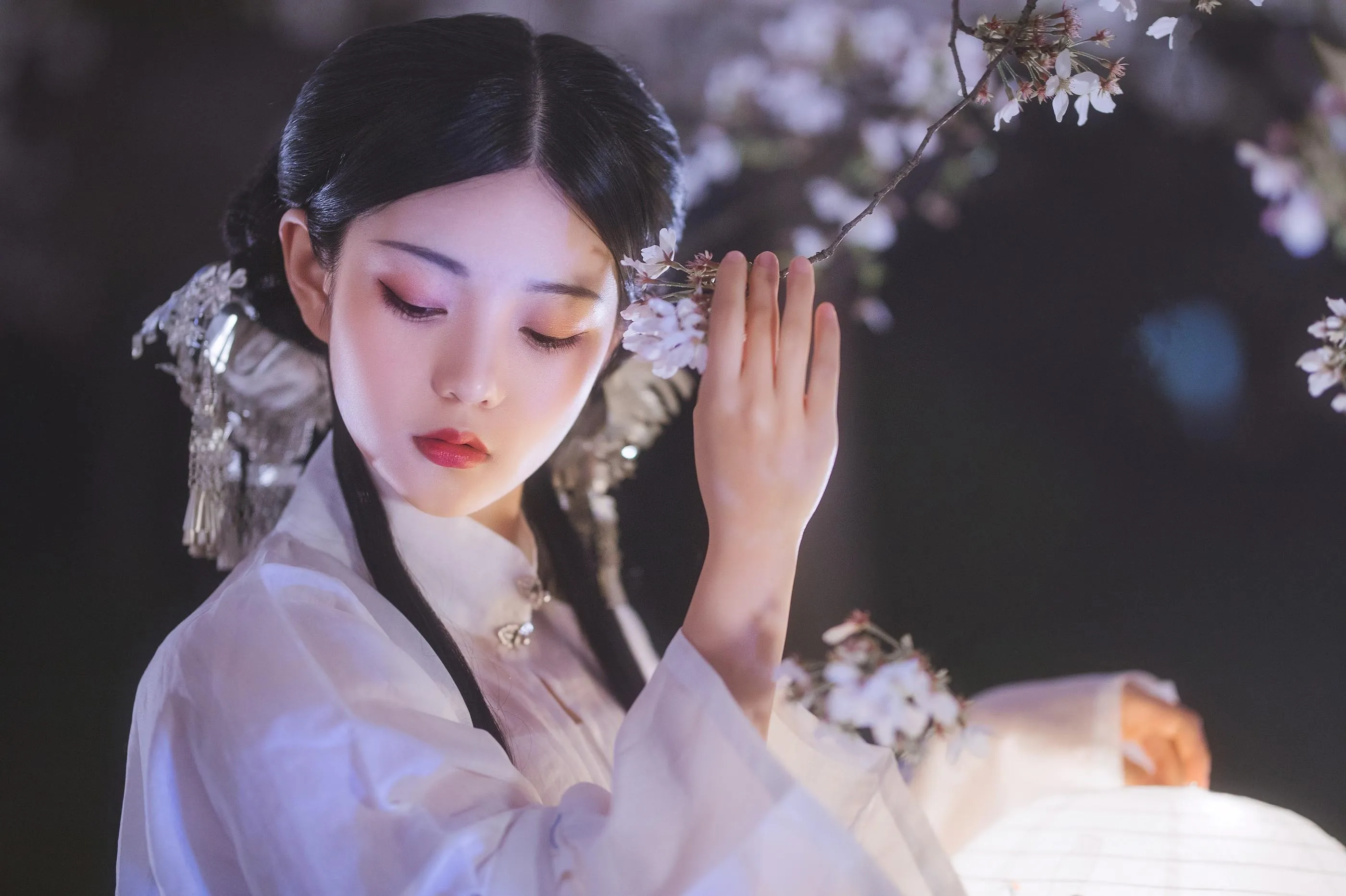 [艺图语] 2022.05.11 梦遣看花人 吴莹琨琨 [22P]插图
